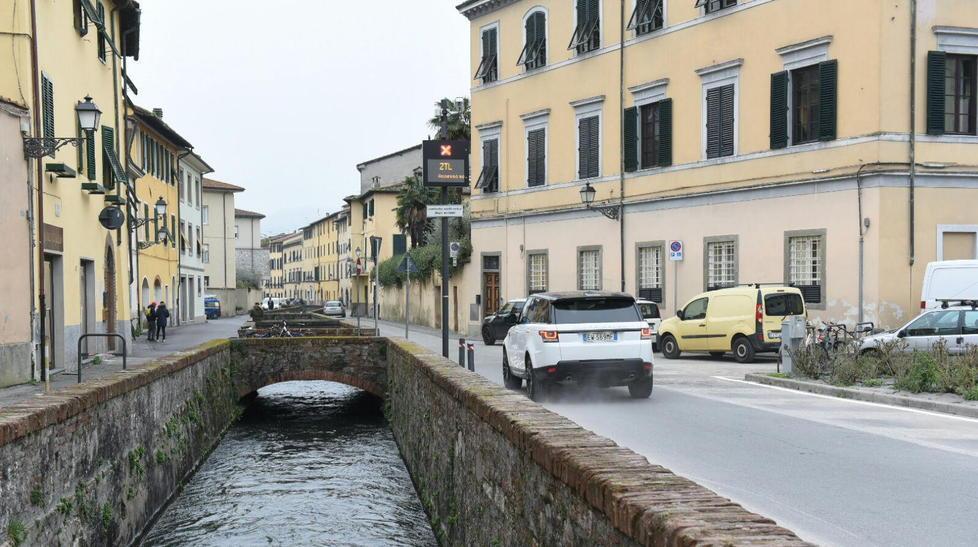 «Tavolini lungo il Fosso e candele sulle spallette Cosi rivivrebbe la strada»