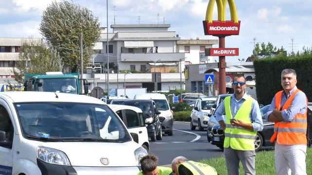 Alla rotonda della Vergine ecco i test sull’asfalto