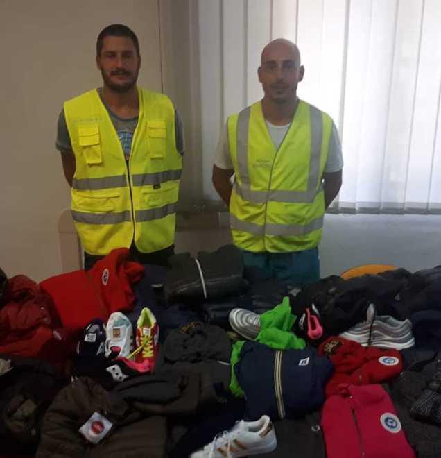 Nuovo blitz sulla spiaggia Sequestrati capi tarocco 