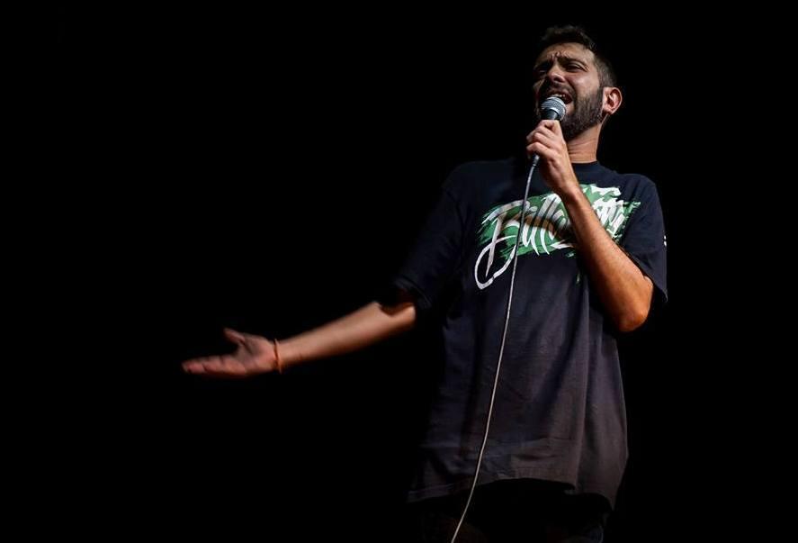 Melodie e versi si incontrano sul palco