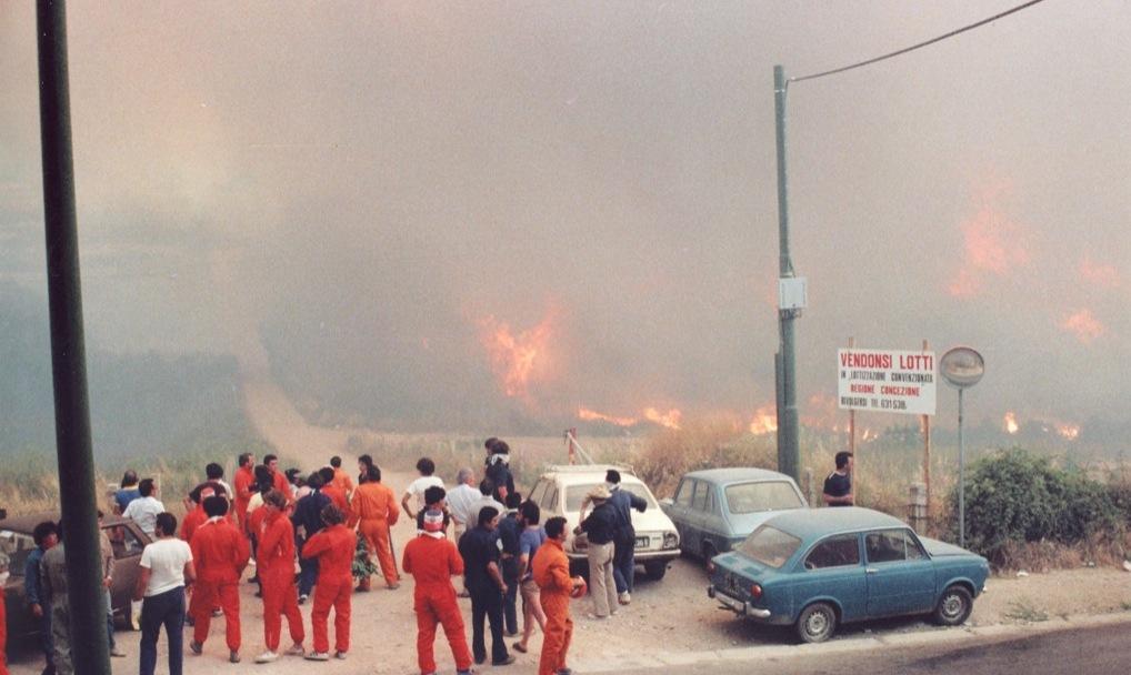 Un concorso nelle scuole per le vittime degli incendi 
