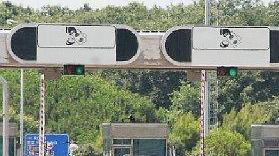 Code di auto al casello dell’A12 di Rosignano