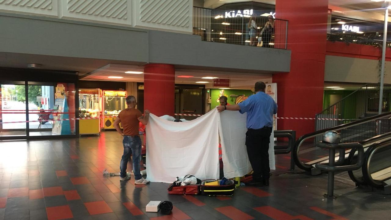 Dramma all'Ariosto, ragazzino precipita dalla balconata