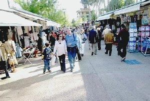 Il viale del mercatino del Grocco