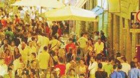 Shopping sotto le stelle nel centro di Pontedera