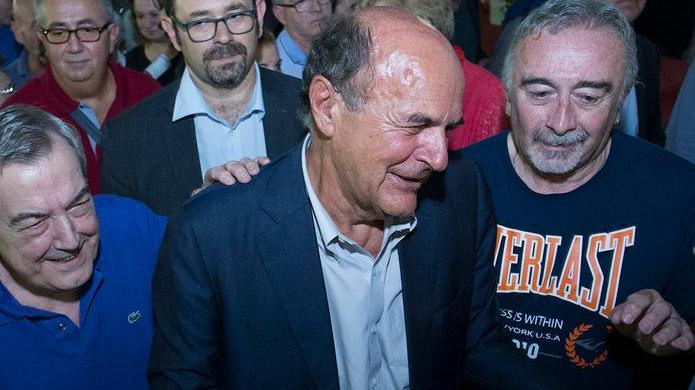 Modena: a Ponte Alto Bersani riconquista il Pd In mille tra applausi e abbracci