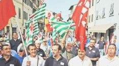 Lavoratori della Mas in corteo durante lo sciopero del 16 giugno
