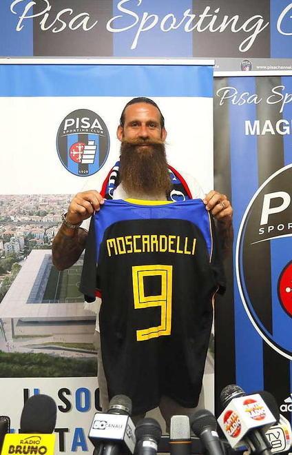 Tre caselle libere per gli Over La maglia numero 9 assegnata a Moscardelli 