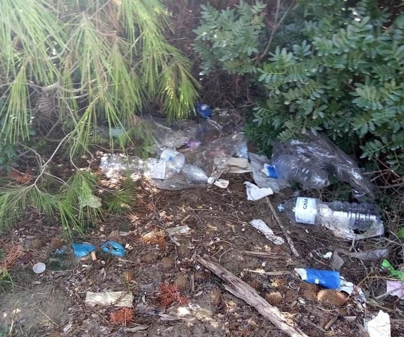 Sporcizia e giacigli L’area protetta è ridotta a discarica 
