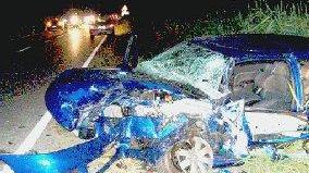 <strong>DISTRUTTA </strong>I resti della Renault Clio dopo l’impatto
