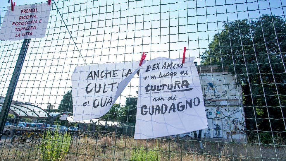 Ex Amcm, scatta la protesta «Basta fare regali ai privati» 