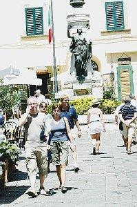 La piazzetta a Montecatini Alto e il sindaco Giuseppe Bellandi
