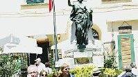 La piazzetta a Montecatini Alto e il sindaco Giuseppe Bellandi