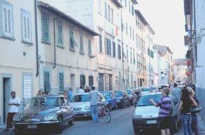 Il tratto di via Terrazzini dove è avvenuto il tentativo di linciaggio