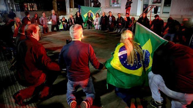 Brasile, sospesa la campagna elettorale
