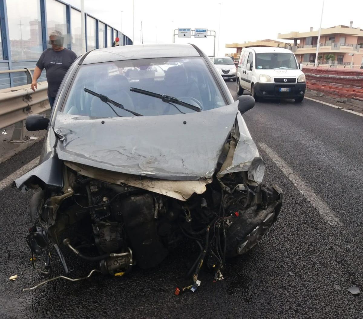 Cagliari, schianto sull'asse mediano: donna gravissima
