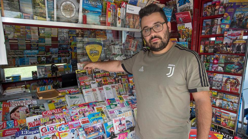 Carpi, va in edicola con un coltello e minaccia una strage