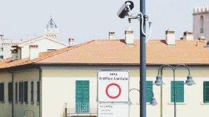 Una delle telecamere piazzate per controllare l’accesso alla Ztl