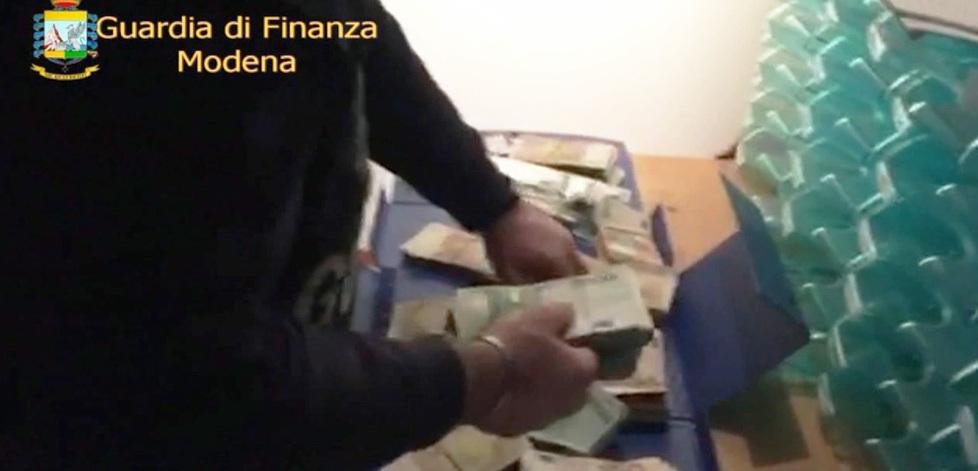 Frodi e riciclaggio, sequestrati 234 milioni 