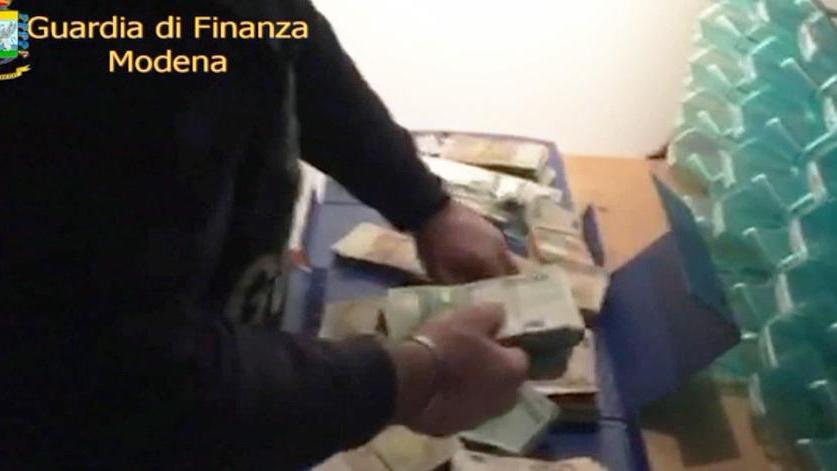 Frodi e riciclaggio, sequestrati 234 milioni