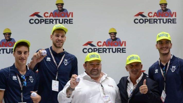 Canovi: stelle in passerella