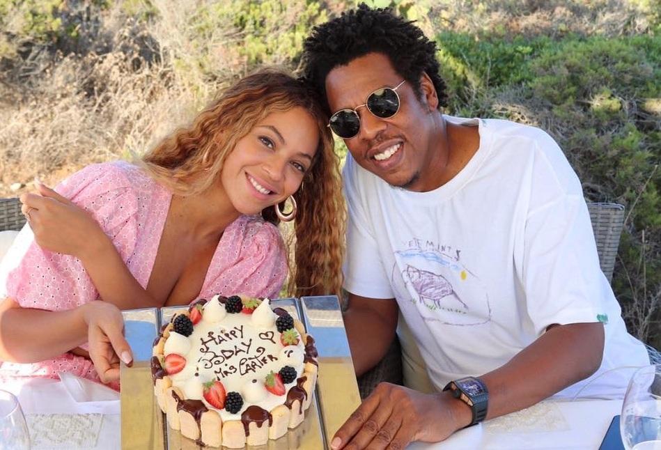 BEYONCÉ SPEGNE 37 CANDELINE IN COSTA SMERALDA CON JAY-Z