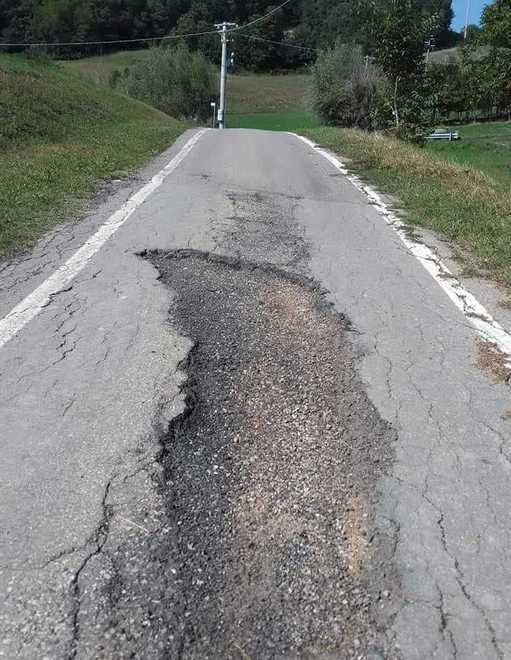 Proteste per “la madre di tutte le buche”