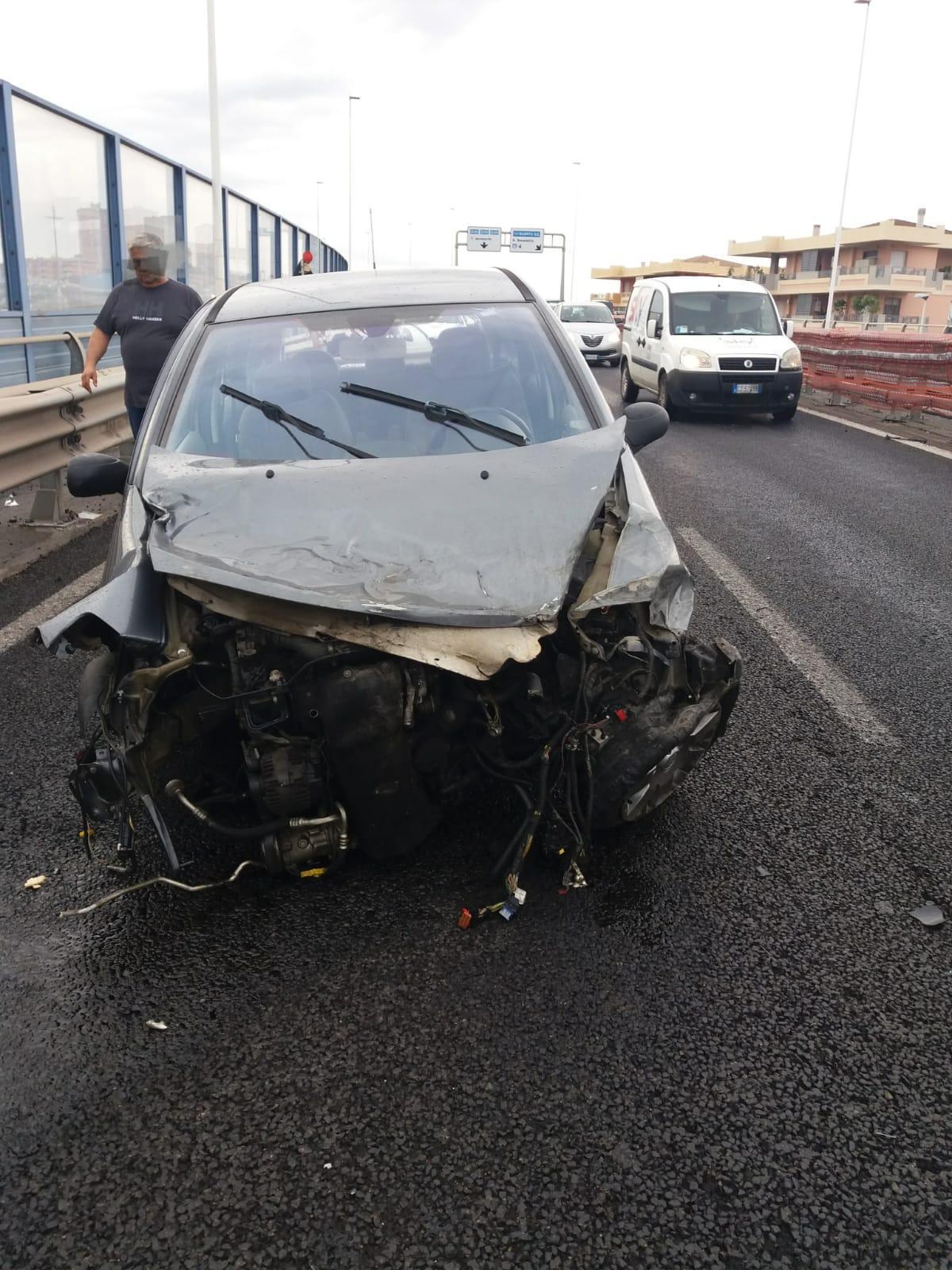 Schianto sull'Asse mediano: morta la donna finita sul guardrail