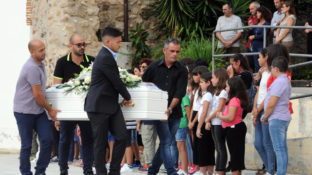 I funerale del piccolo Richard Mulas (foto Massimo Locci)