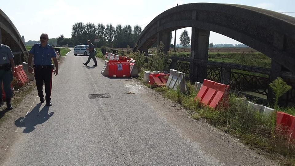Il ponte chiuso con i proiettili di mortaio