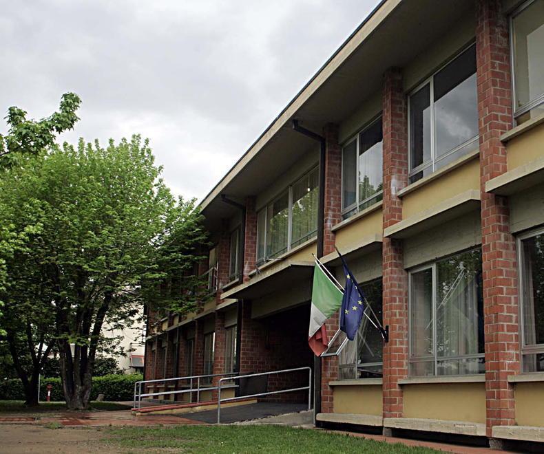 La scuola elementare “Da Vinci” nella frazione di Via Nova