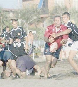 <strong>BEACH RUGBY.</strong> Immagini di gioco sulla spiaggia di Marina di Grosseto