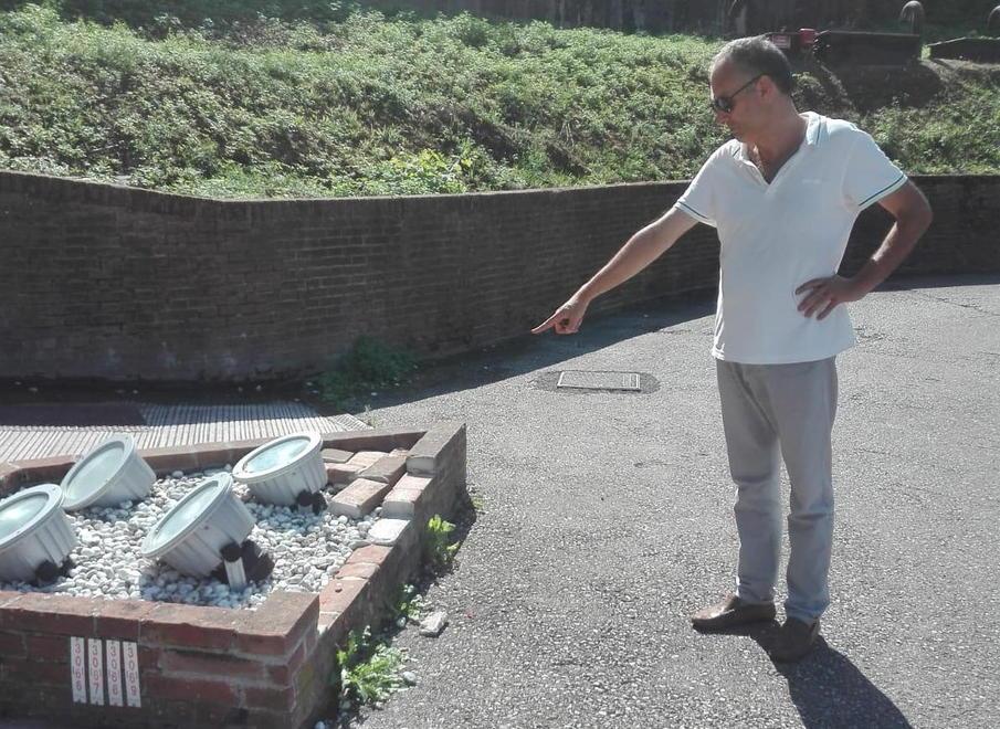 Manca la manutenzione al parcheggio del Cencione 