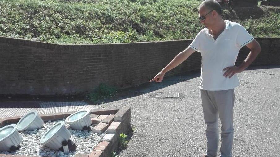 Manca la manutenzione al parcheggio del Cencione