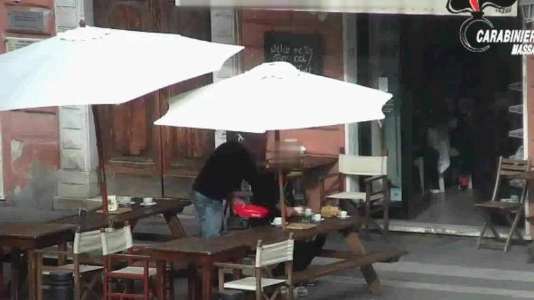 «Per prendere pochissimi pesci grossi sono finiti nella rete i pesci piccoli»