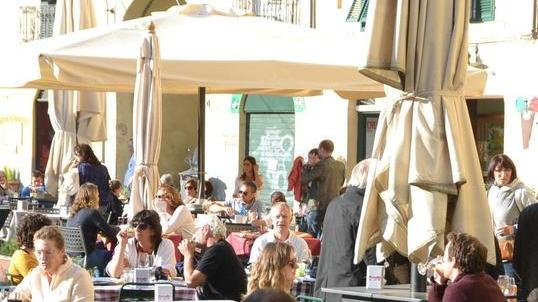 Moratoria, ok finale tra le polemiche
