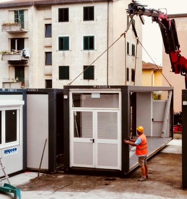 Civitali, installati i primi prefabbricati all’Itc Carrara 