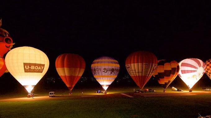 Atmosfera magica con lo show delle mongolfiere