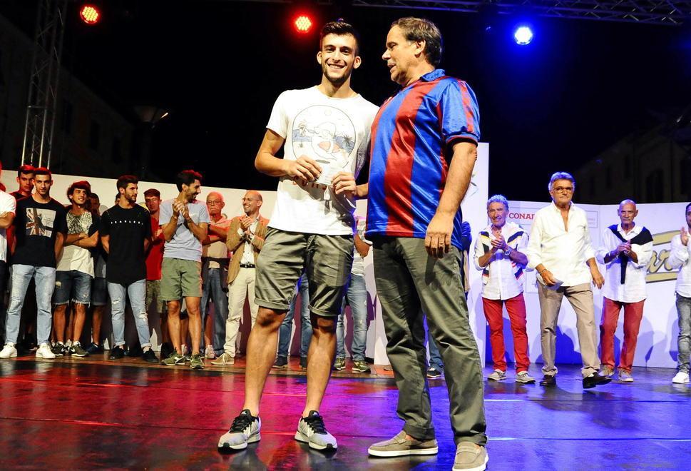 Cecina, sul palco i giocatori della promozione in C2 