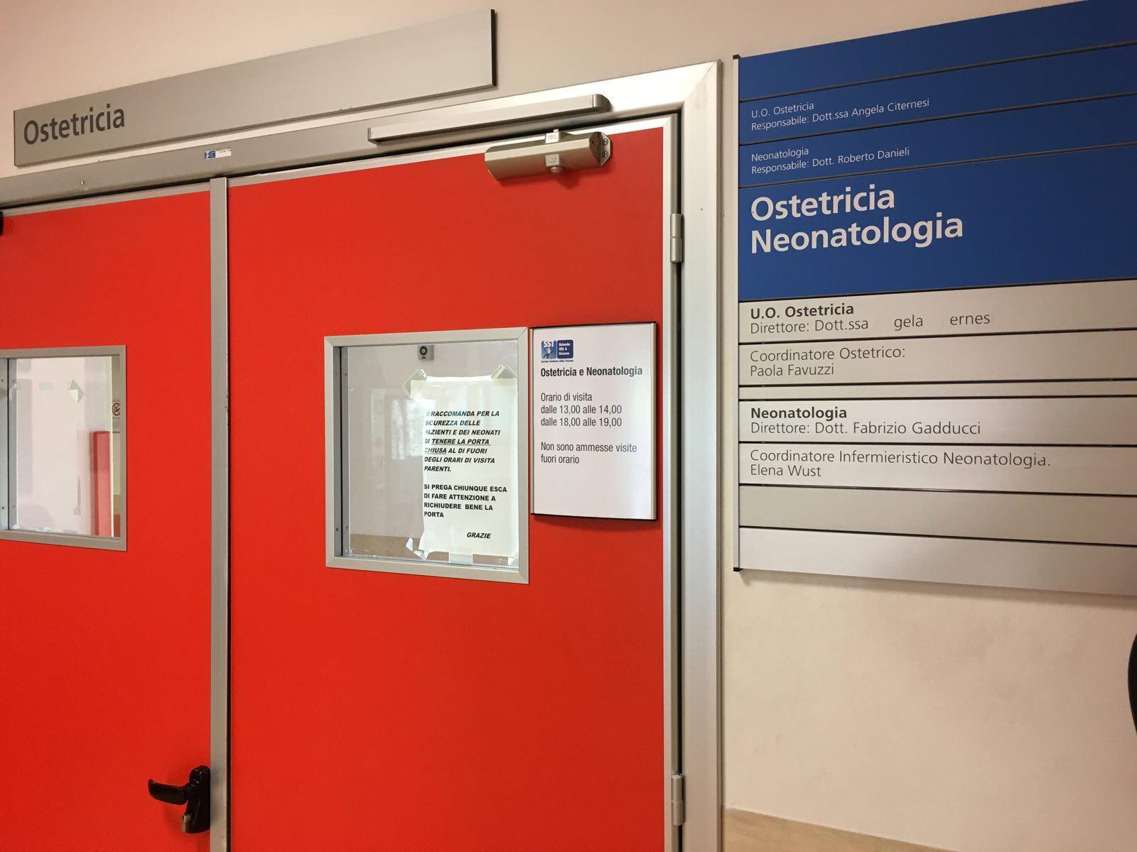 Partorisce in auto, scortata in ospedale dalla polizia 