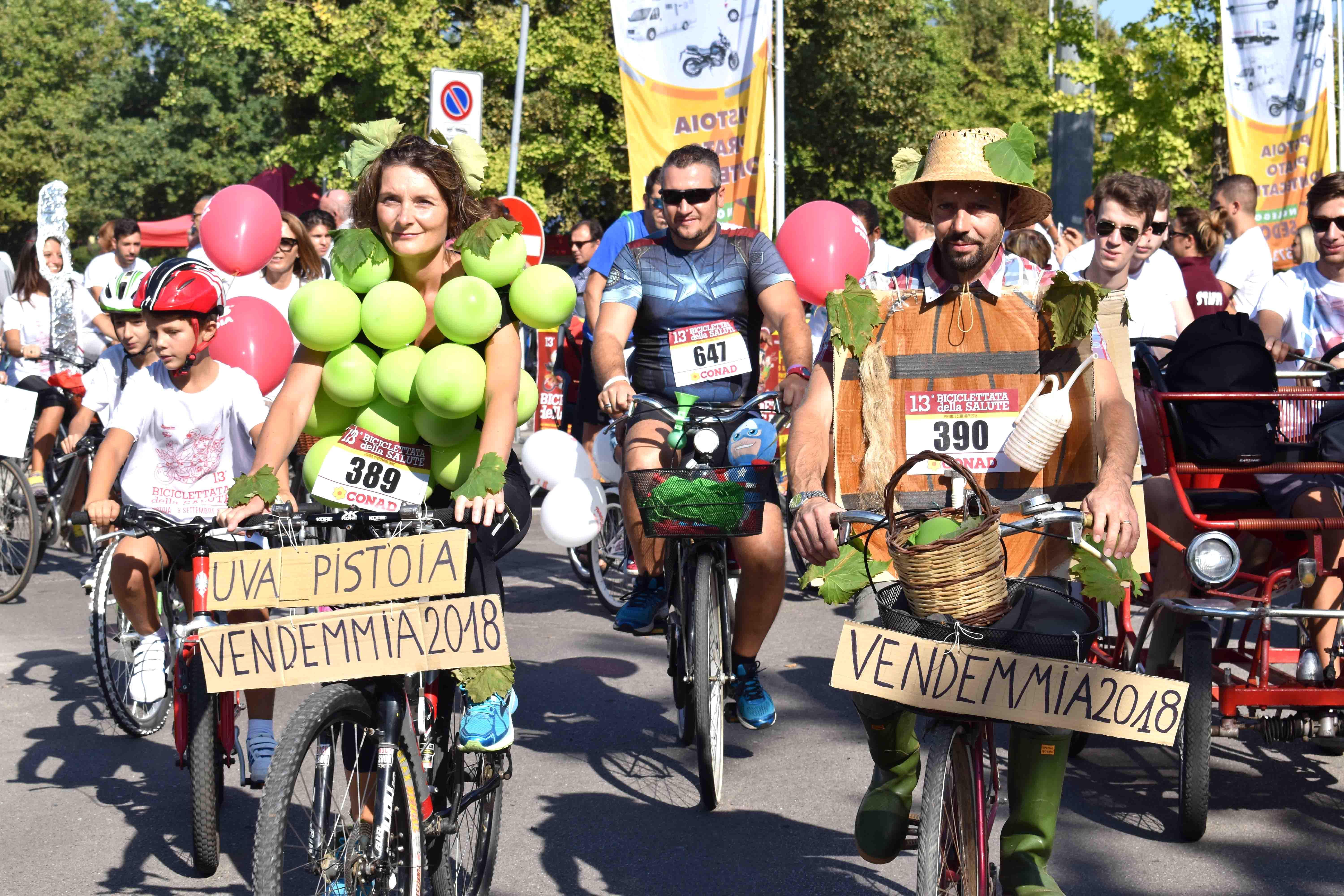 Più di 1.200 i partecipanti alla Biciclettata della Salute (foto Gori)