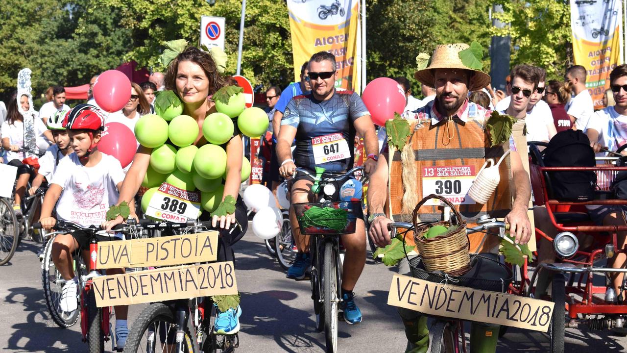 Più di 1.200 i partecipanti alla Biciclettata della Salute (foto Gori)