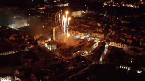 Lo spettacolo pirotecnico visto dall'alto