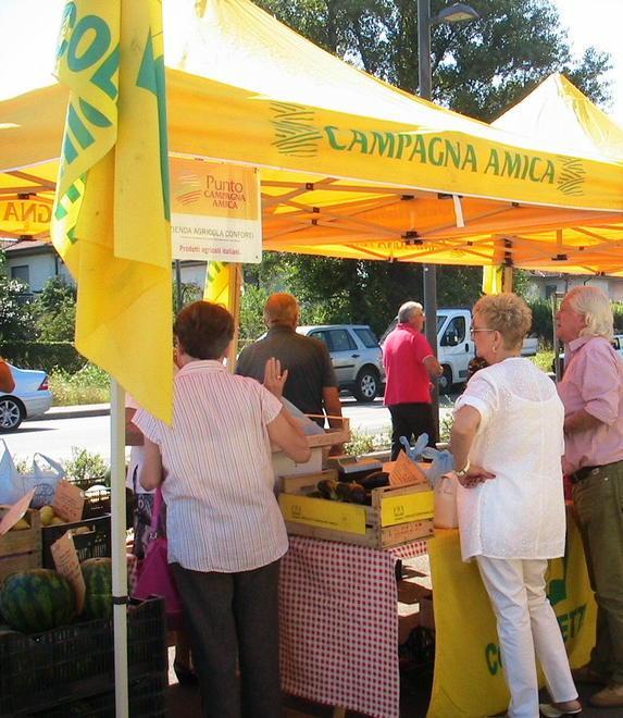 Debutta a Pontremoli il mercato a filiera corta dei produttori Coldiretti