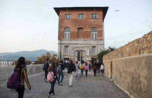 Le scuole elbane ripartono con gli organici dimezzati 