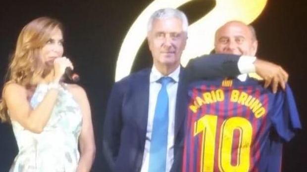 La maglia di Messi per Mario Bruno
