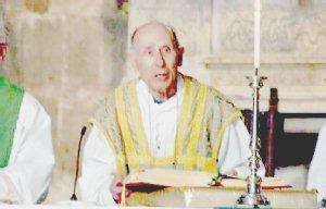 Don Raffaello e, a sinistra, il disastro di Viareggio