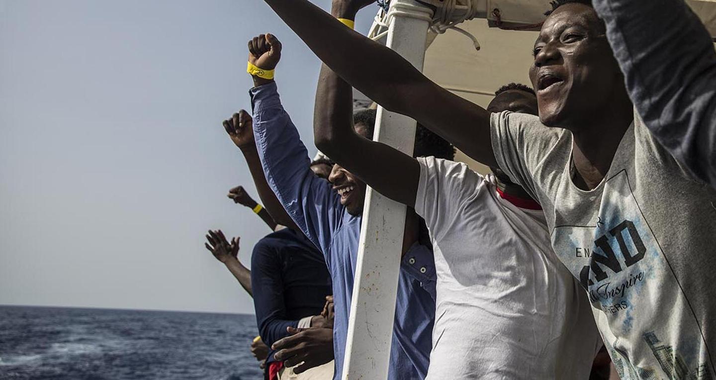 Migranti, appello a Salvini: basta spot, serve una linea 