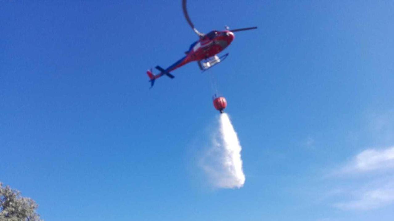Tre incendi domati con gli elicotteri
