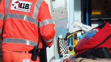 Bimba di due anni rischia di annegare in piscina